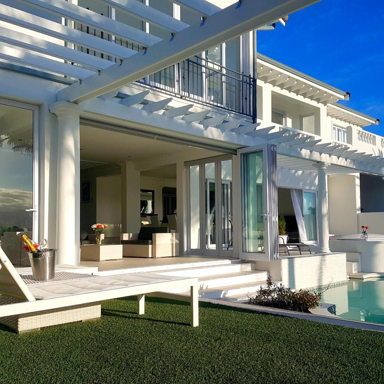 Strode House Holiday home *